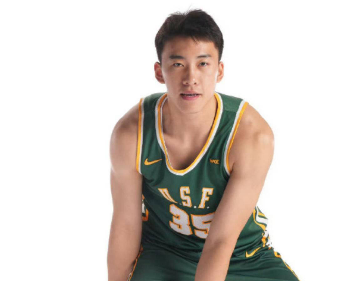 比赛中球员们的精彩表现令人赞叹不已 比赛中球员们的精彩表现令人赞叹不已