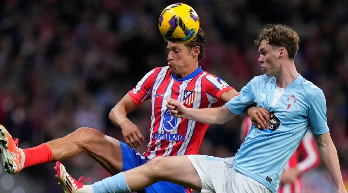 包含西甲赛场上球员身手敏捷,比赛战况激烈的词条 包含西甲赛场上球员身手敏捷,比赛战况激烈的词条