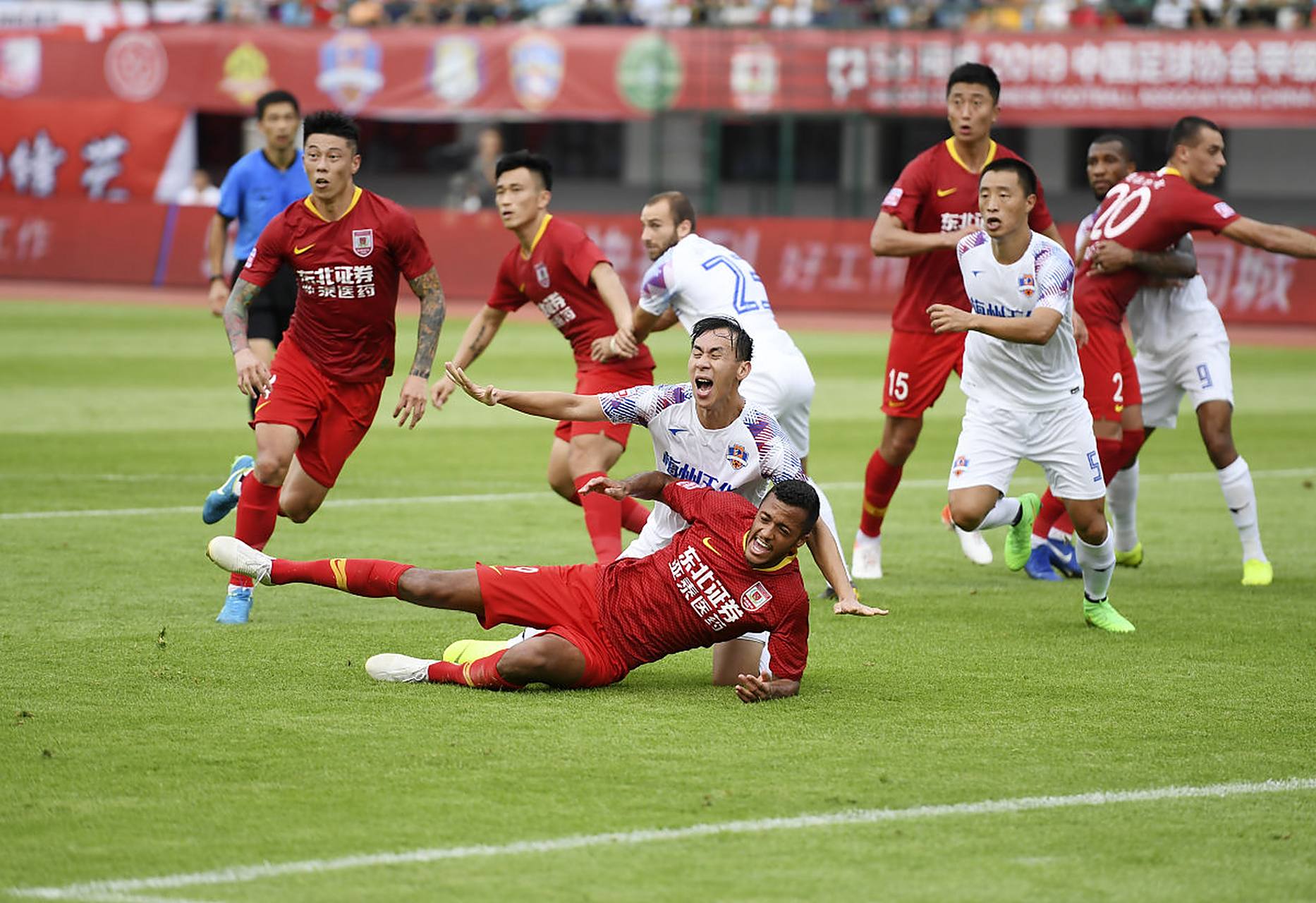 广州富力客场战平青岛黄海，积分榜位列上游的简单介绍