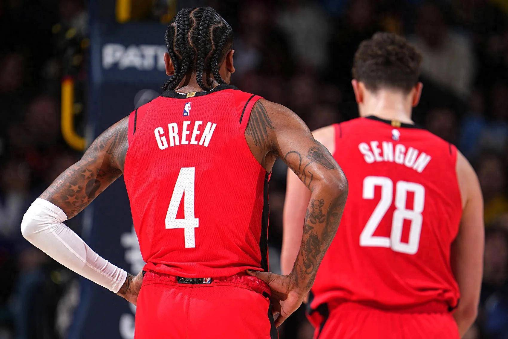 火箭险胜鹈鹕取得关键胜利